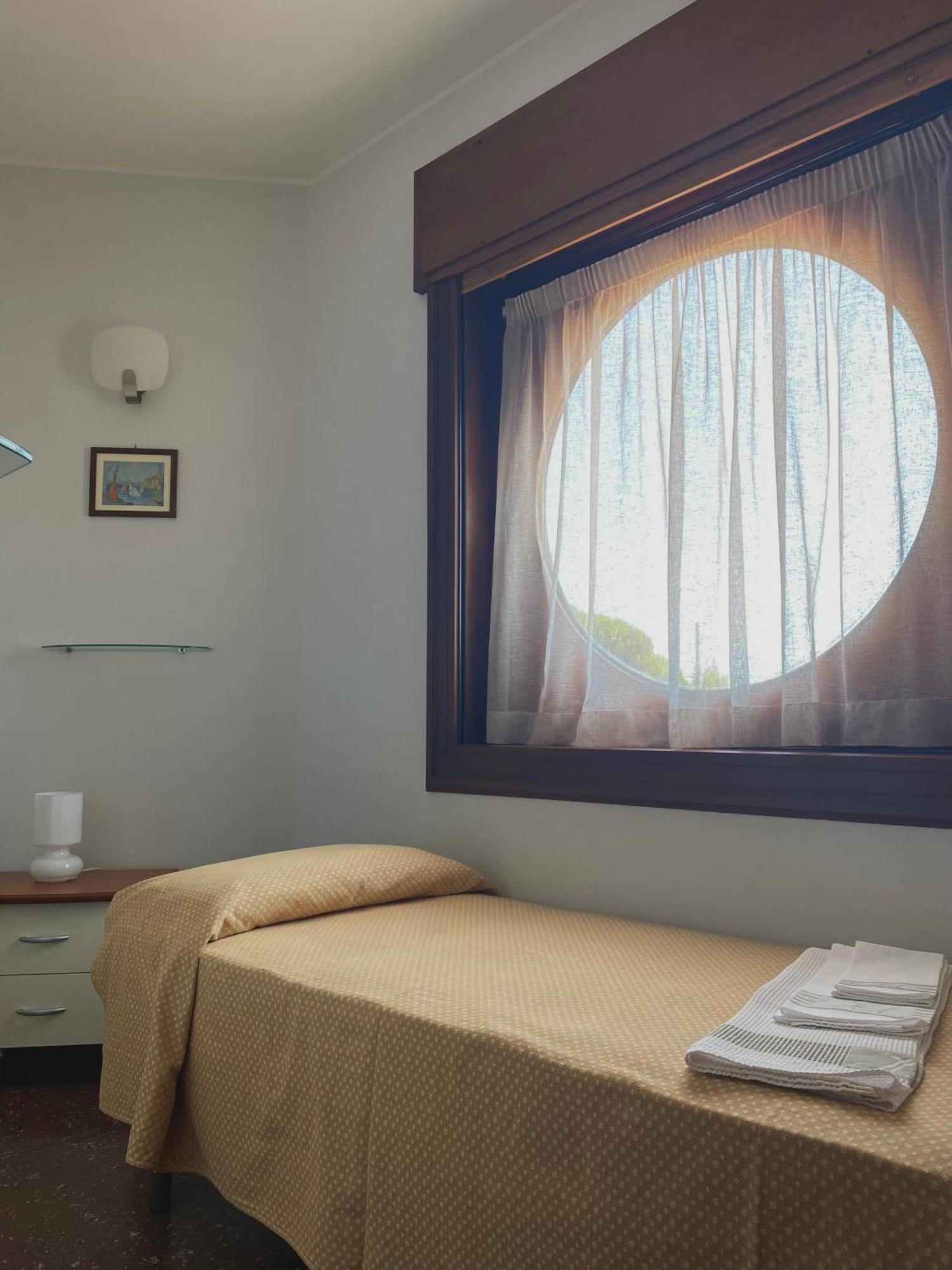 Hotel Astoria Pineto Bagian luar foto