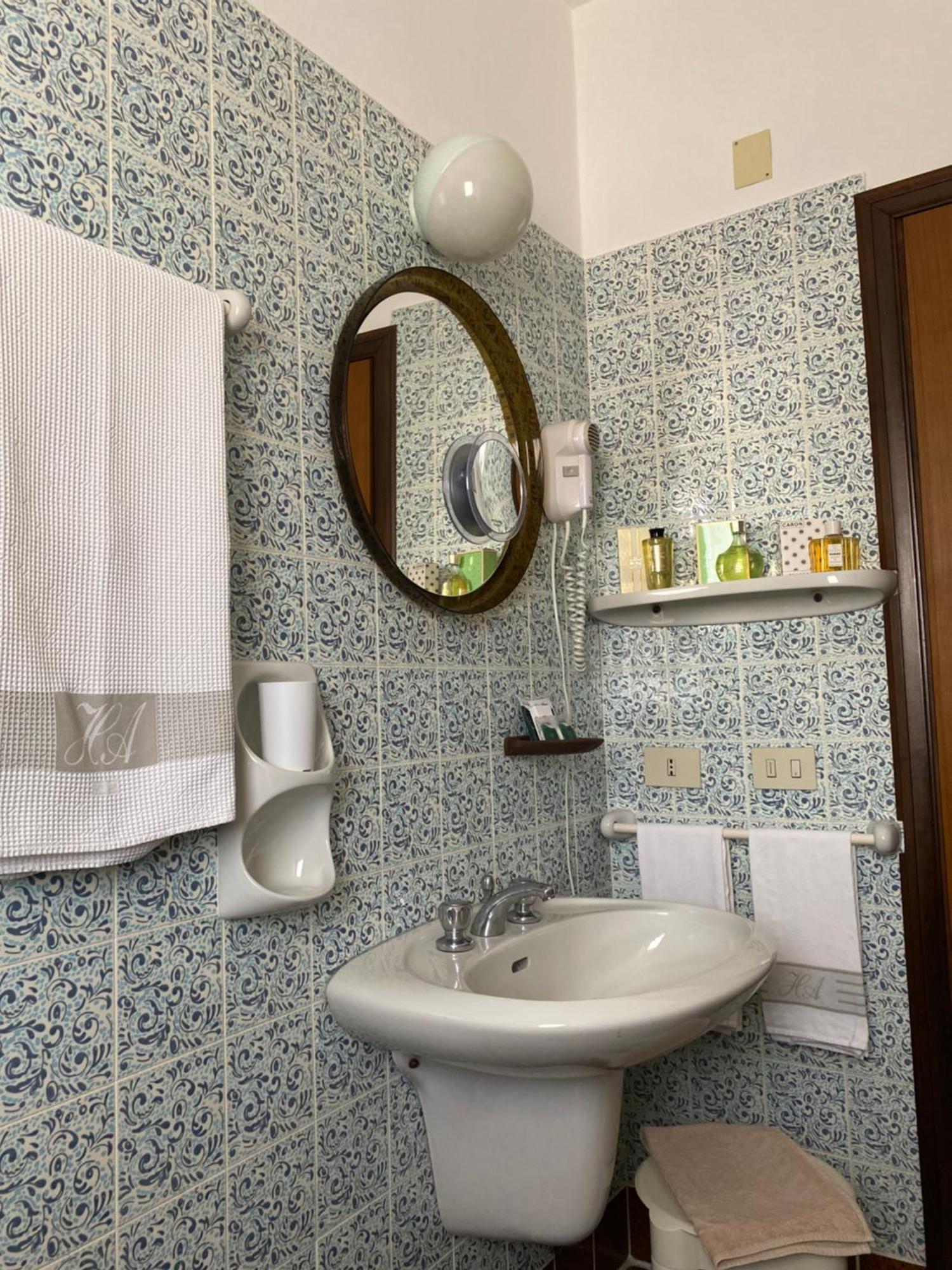 Hotel Astoria Pineto Bagian luar foto