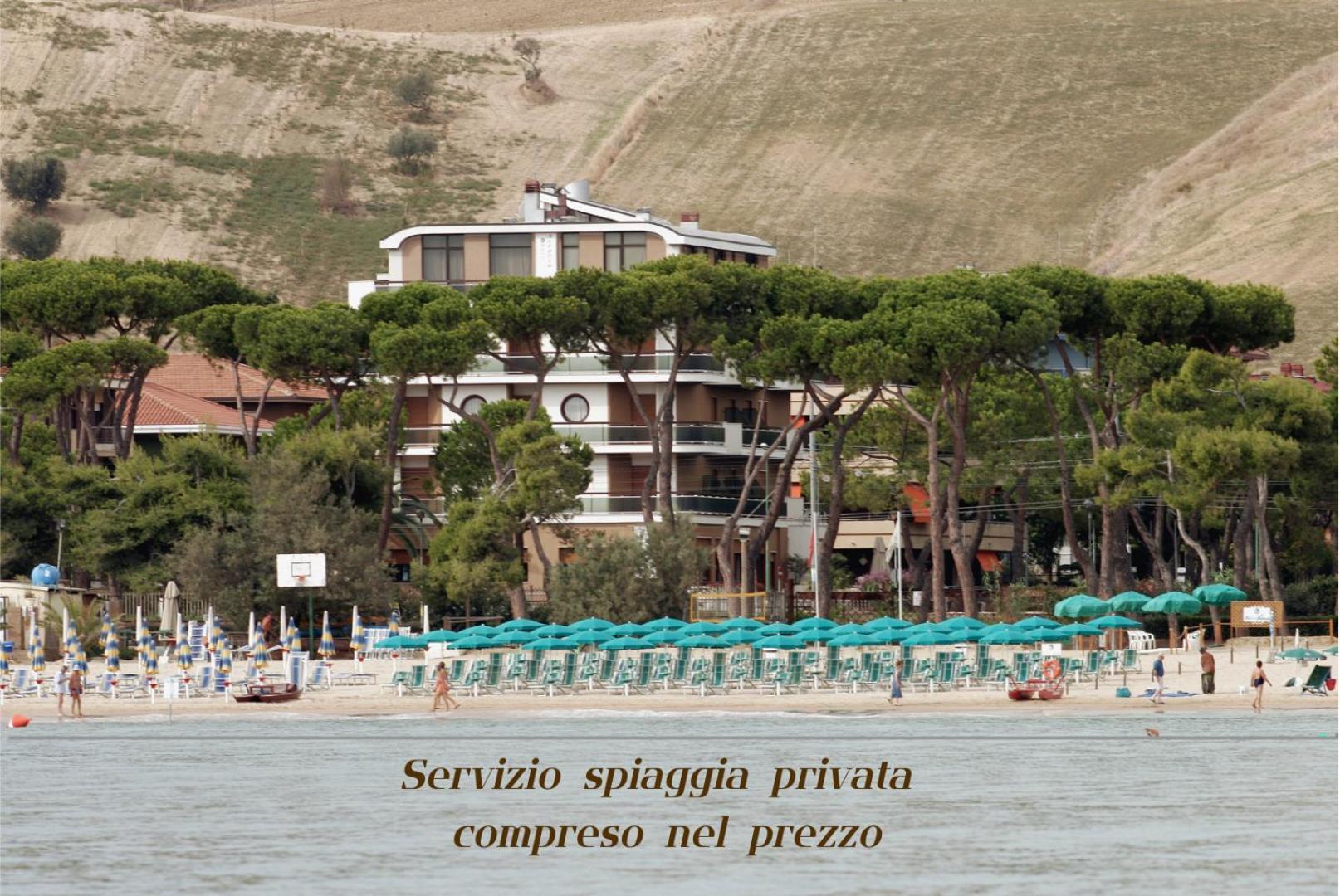 Hotel Astoria Pineto Bagian luar foto