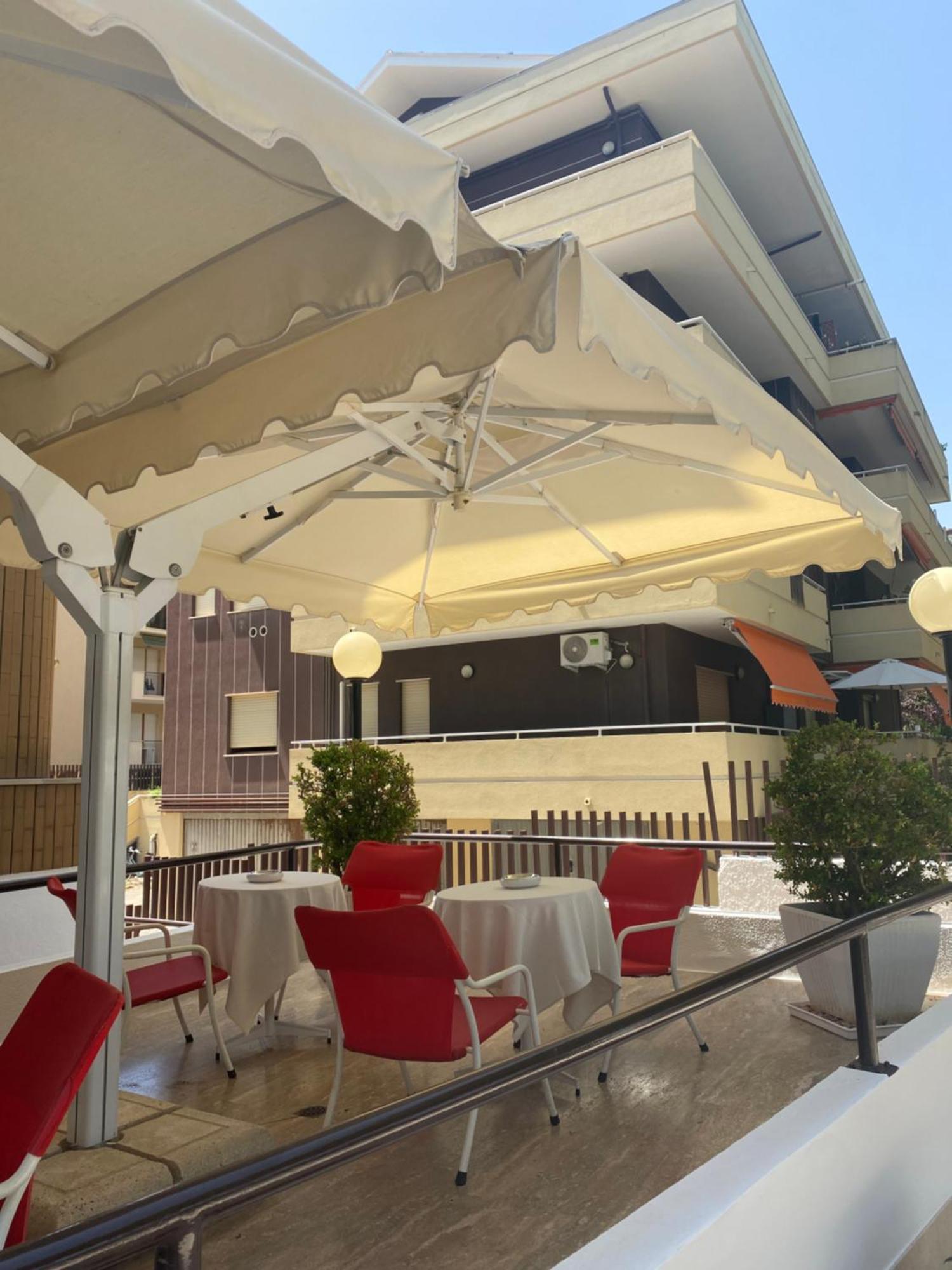 Hotel Astoria Pineto Bagian luar foto